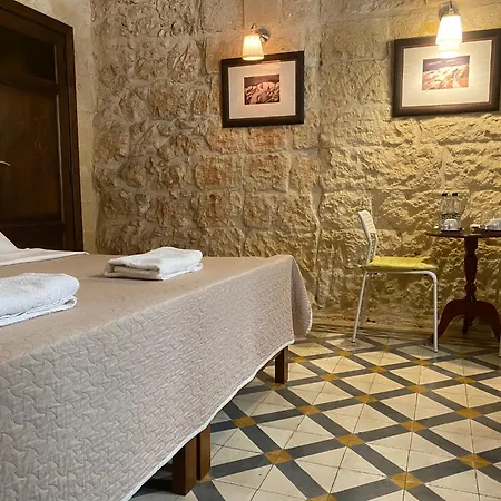 Xemx בית הארחה Qala