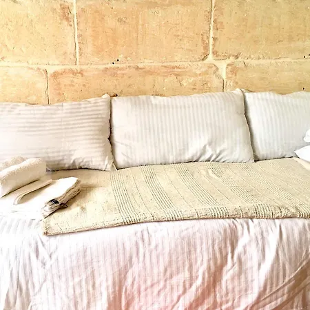 Xemx Guest house Qala